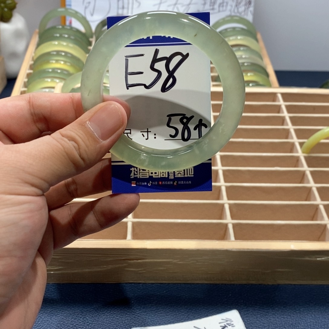 岫玉手镯未镶嵌手镯