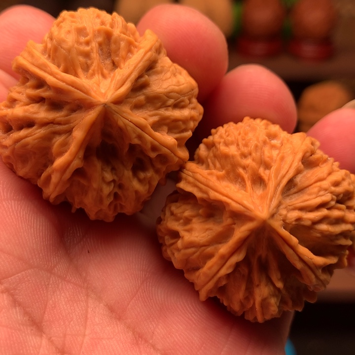 文玩核桃吊坠四棱