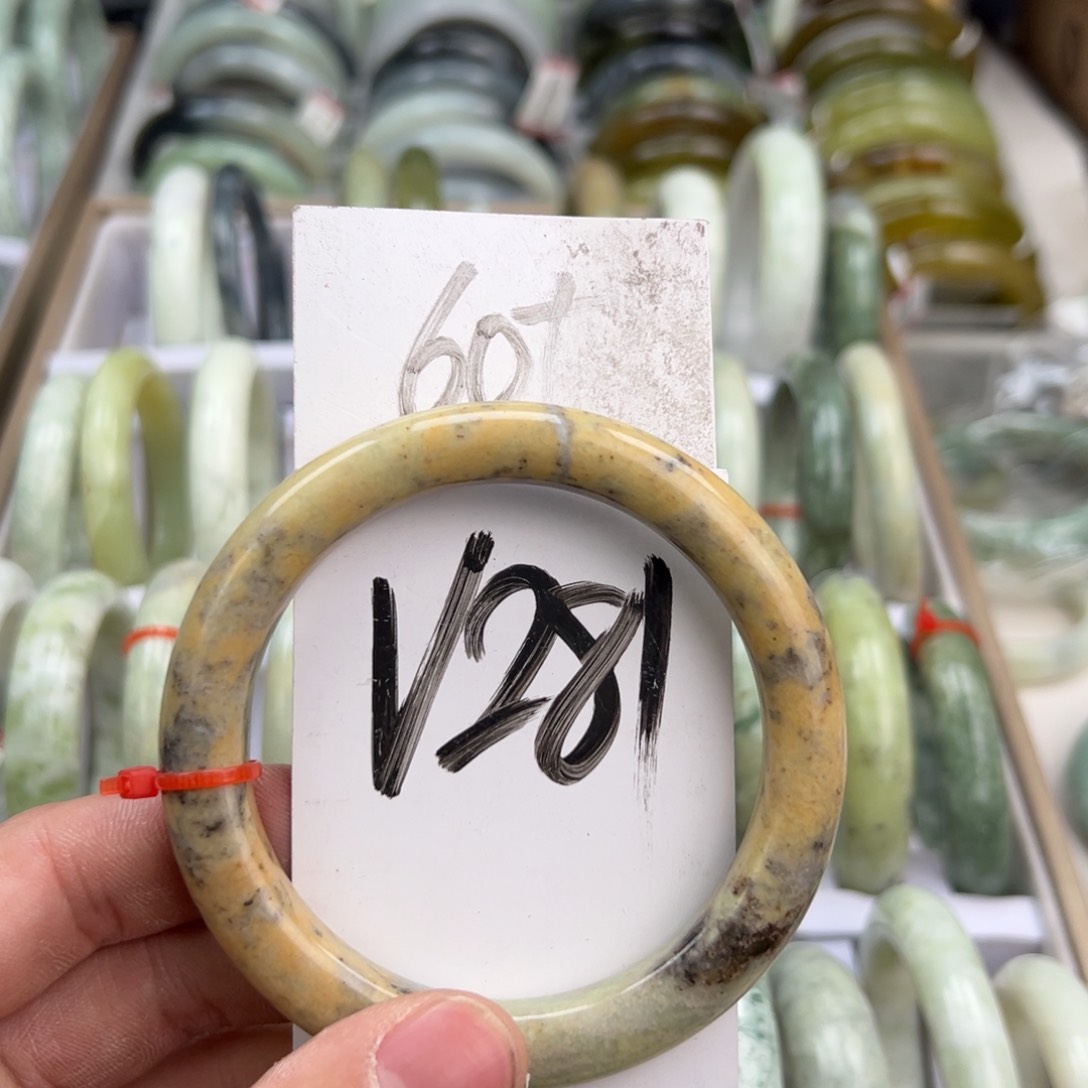 岫玉手镯未镶嵌天然岫玉