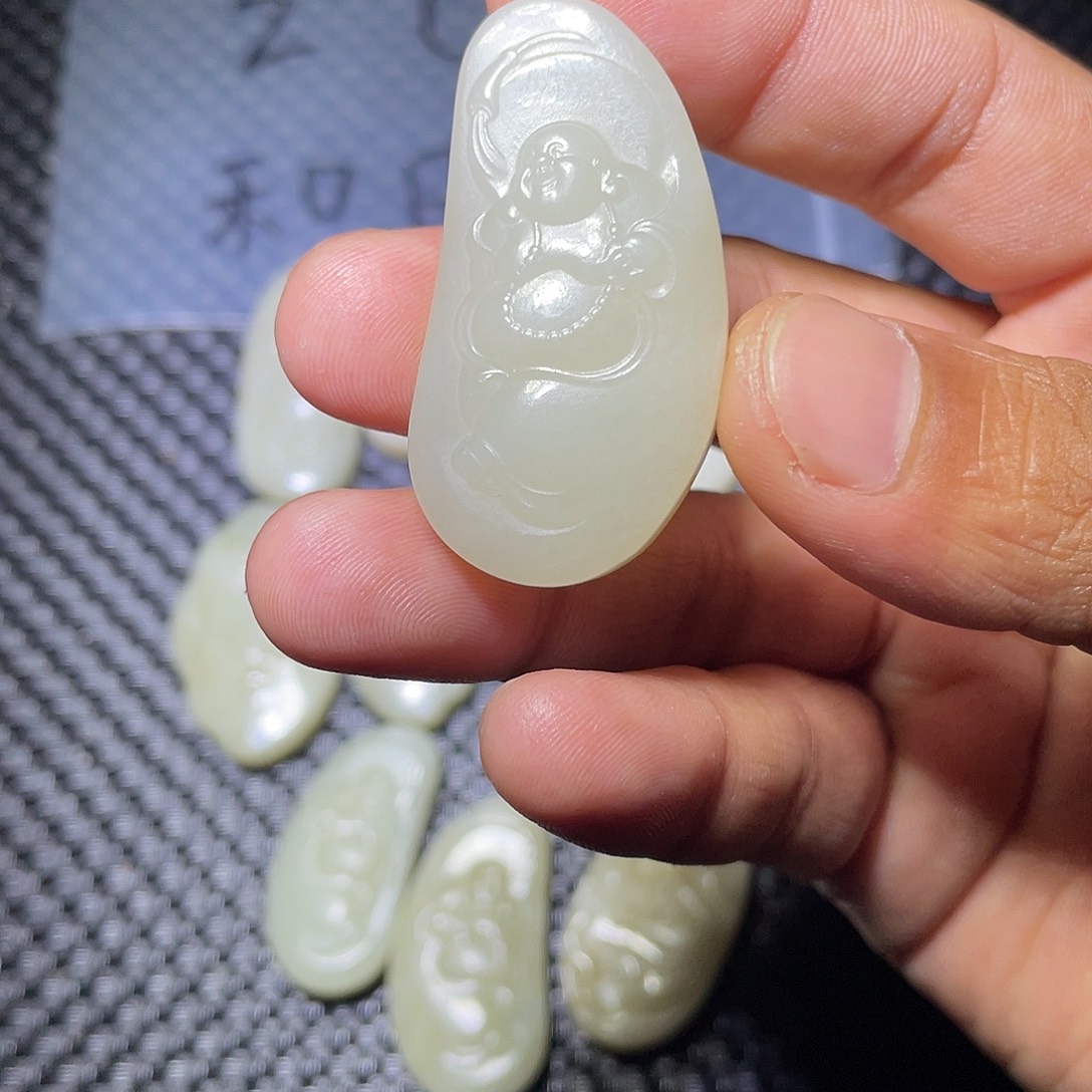 上***水和田玉未镶嵌颈饰