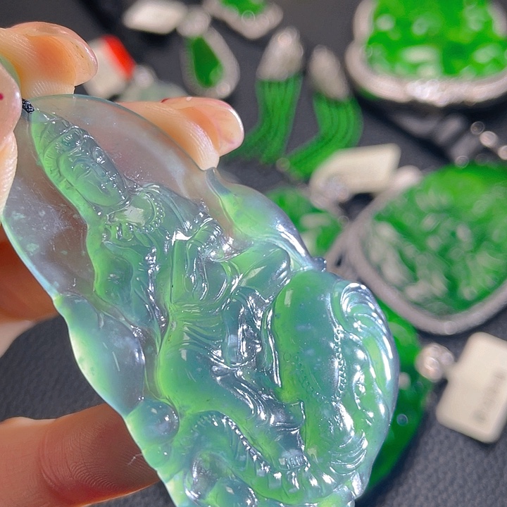 翡翠颈饰未镶嵌22？