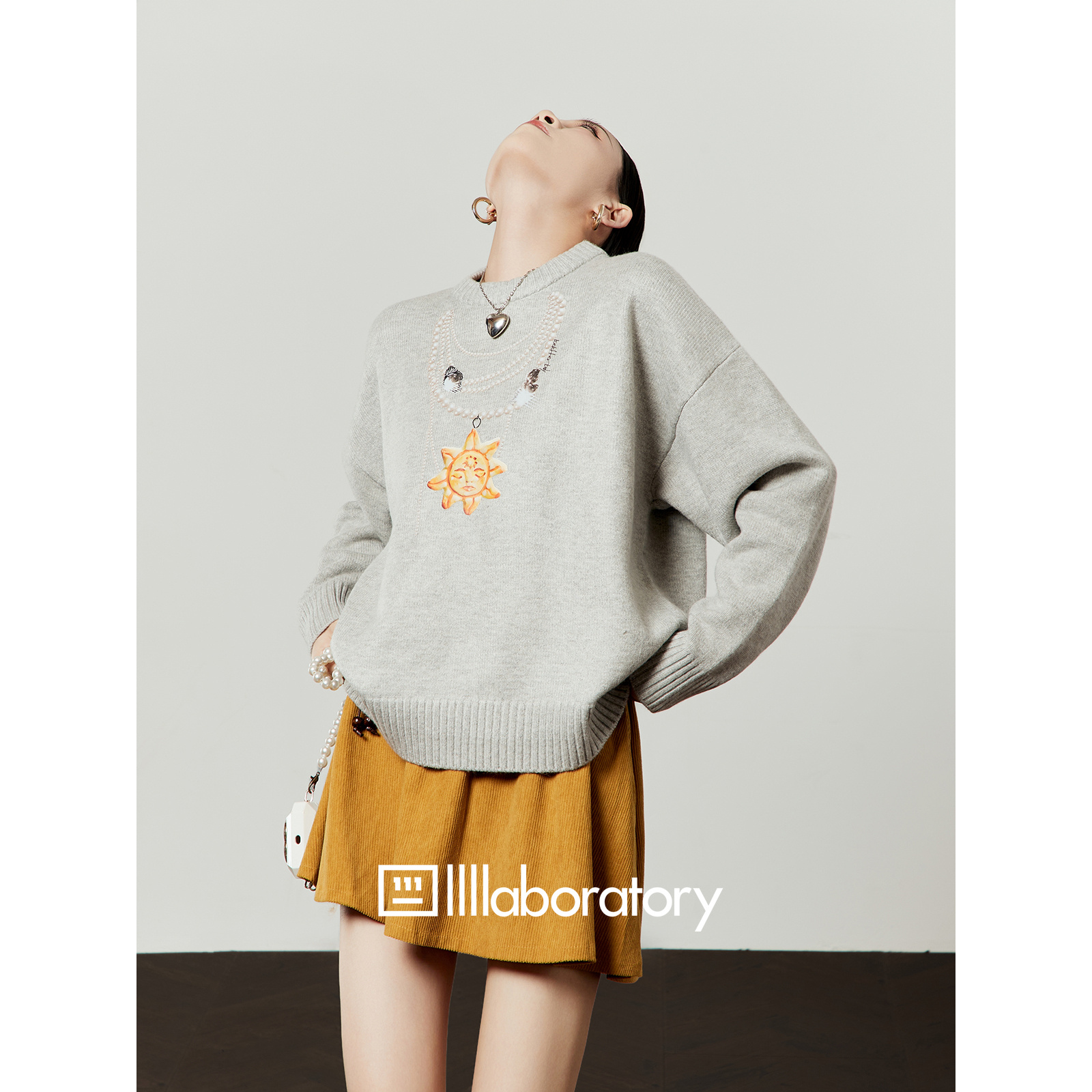 《睡神项链》灰色毛衣女秋冬2025秋季新款印花宽松针织上衣