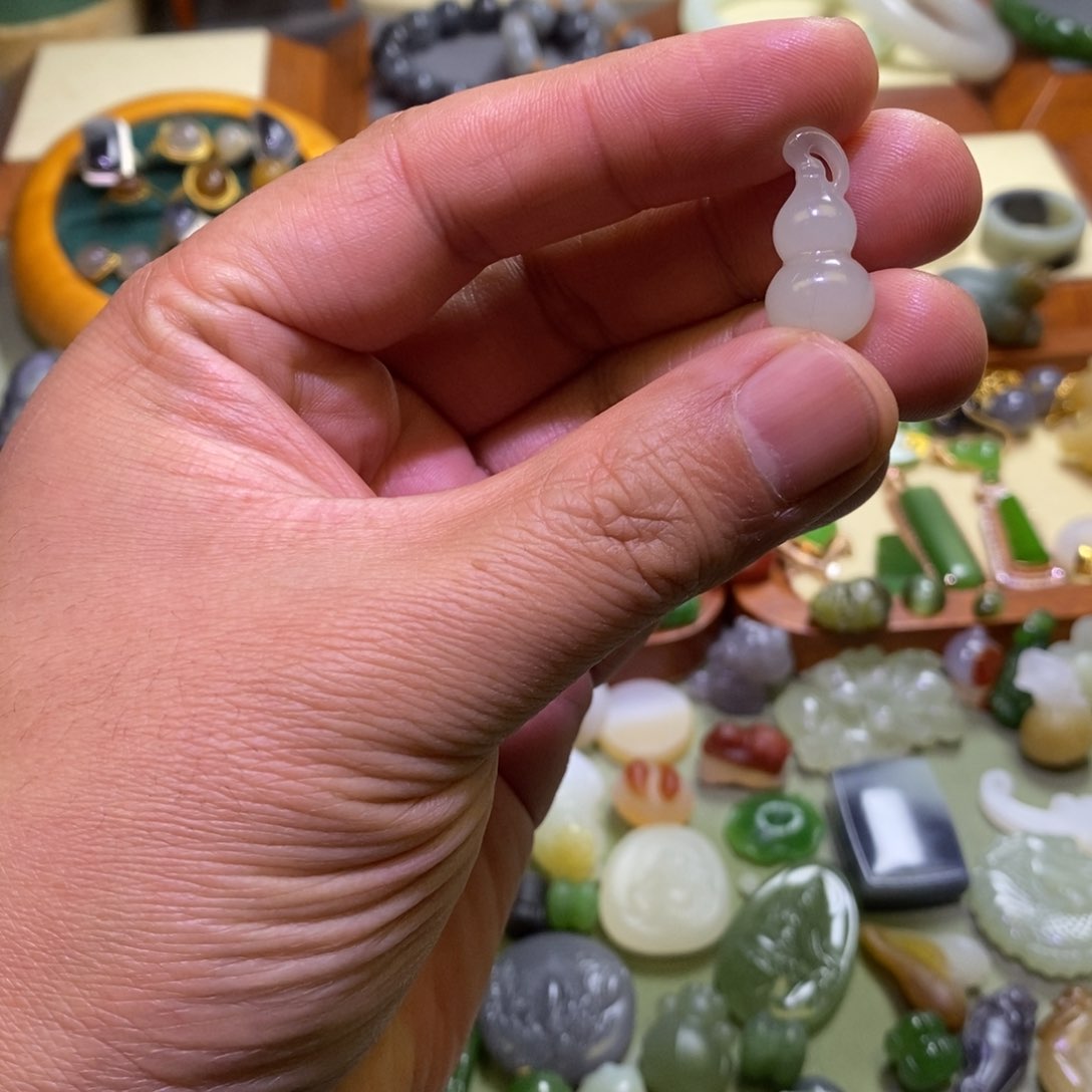 和田玉颈饰未镶嵌定制