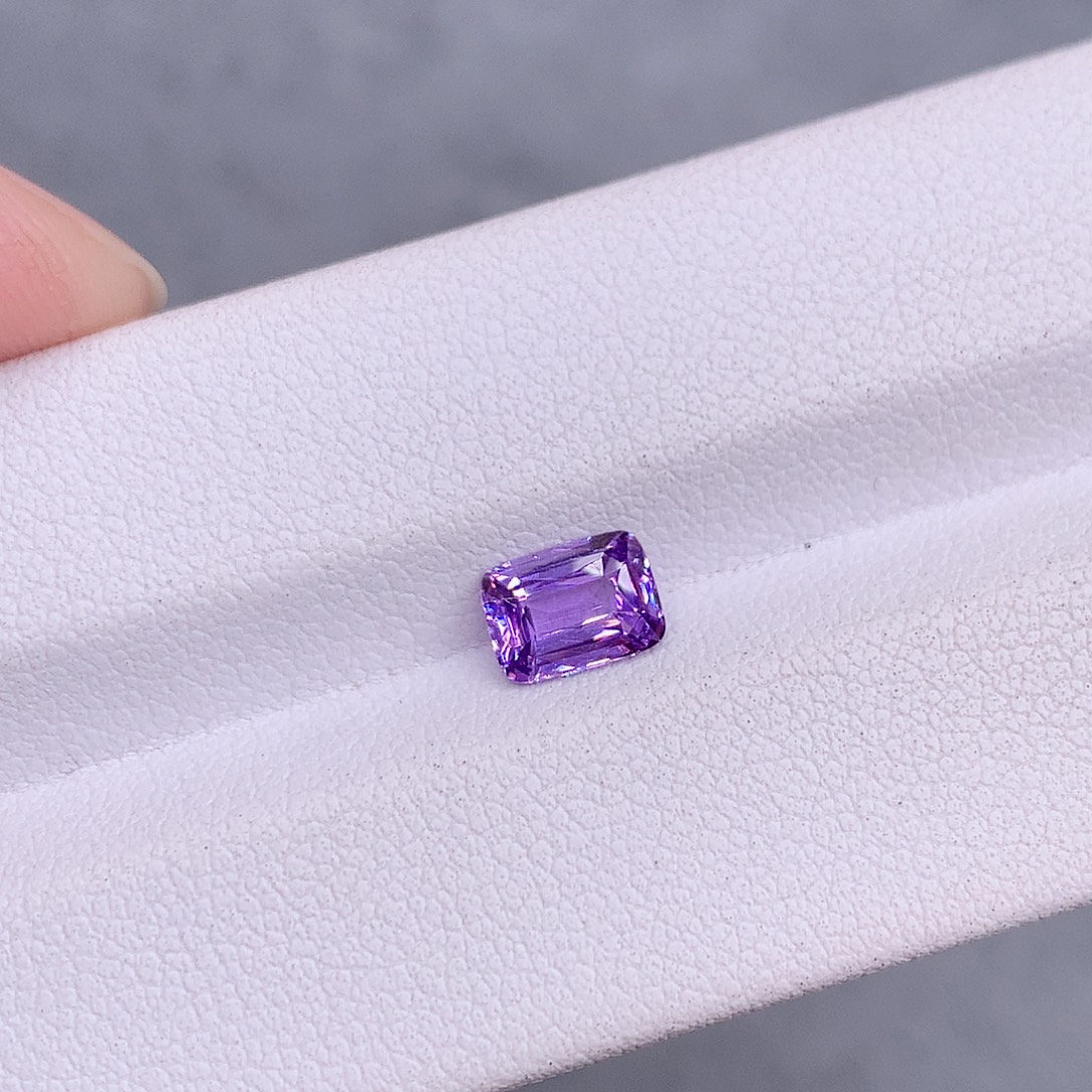 蓝宝石裸石1.05克拉紫蓝宝