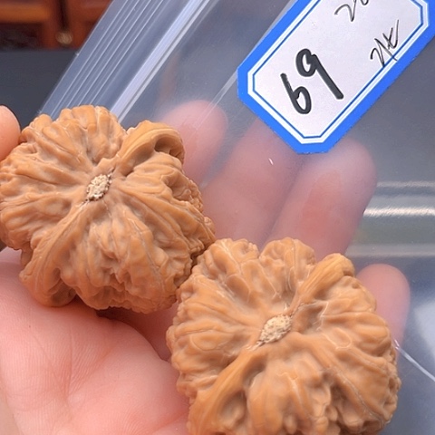 文玩核桃吊坠壮*粗筋