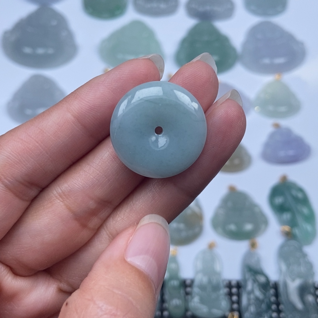 翡翠未镶嵌颈饰平安安