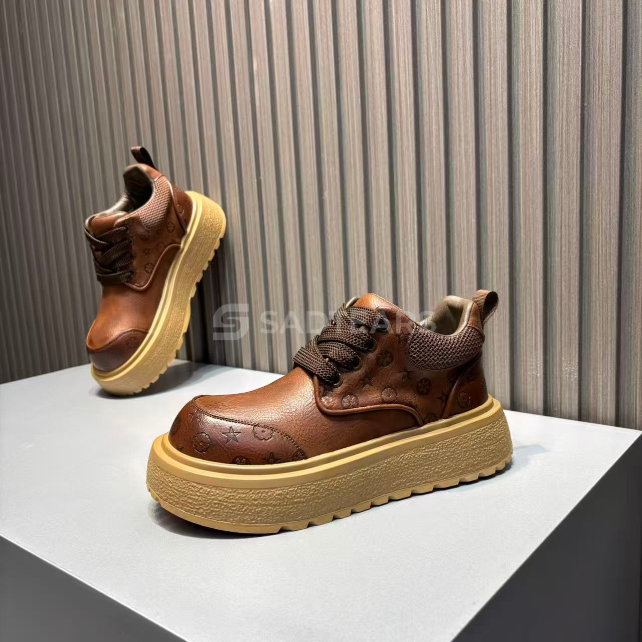 高端男鞋轻奢时尚百搭欧美英伦风马丁靴软底舒适厚底增高休闲鞋男