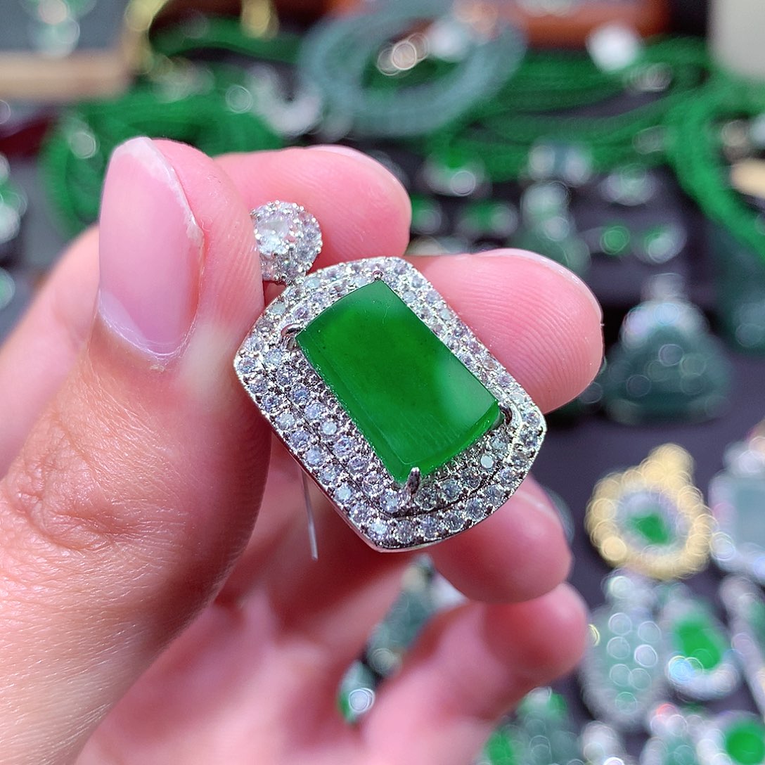 翡翠颈饰未镶嵌挂件