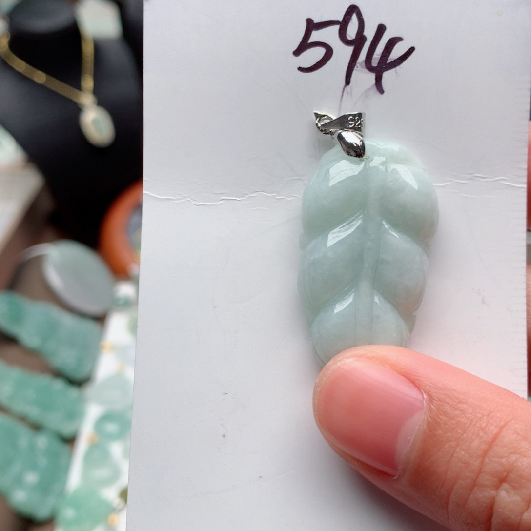 翡翠颈饰合金吊坠