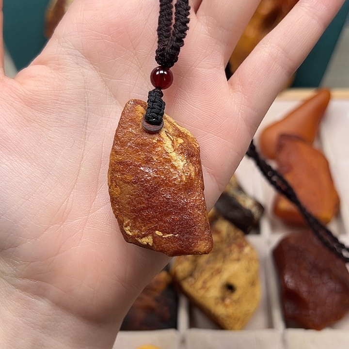 琥珀珠宝奇石未镶嵌