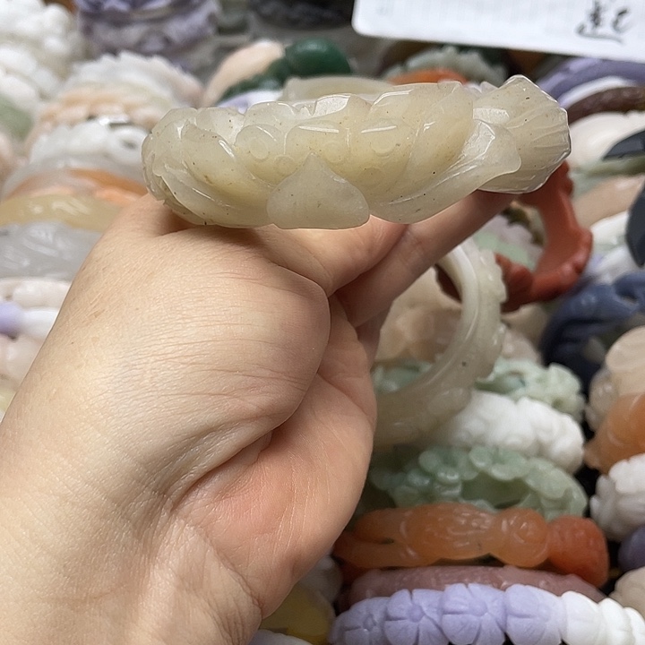 未镶嵌手镯石英岩玉