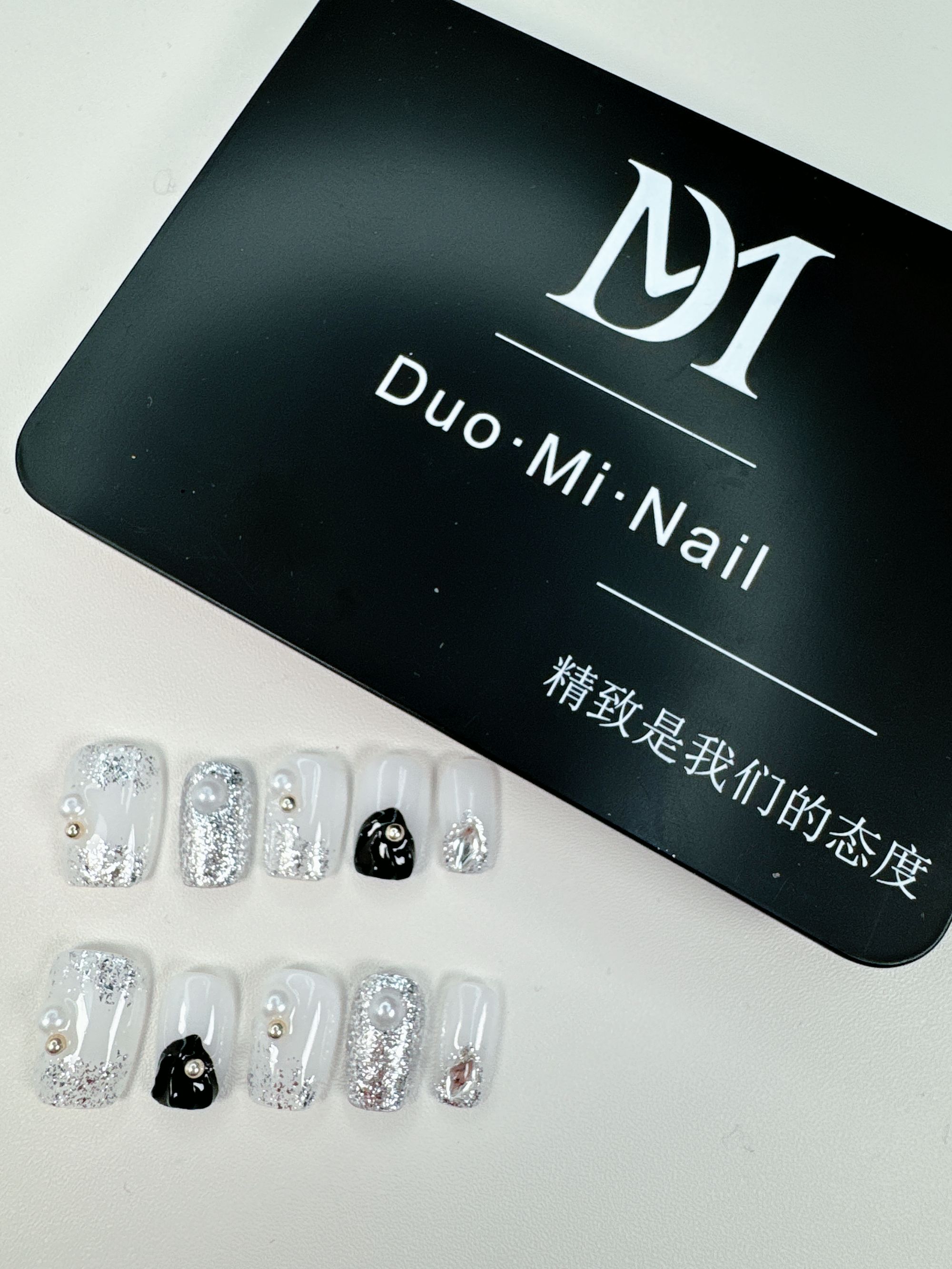 《雪国之恋》闪钻显白纯手工秋冬穿戴甲