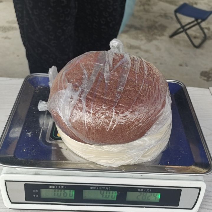 中国大陆1个大米粑粑1个高粱粑粑5元酥麻糖