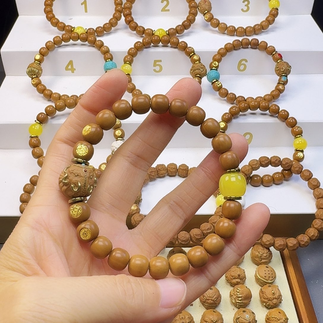 礼***来吊坠猴头核桃猴头手串