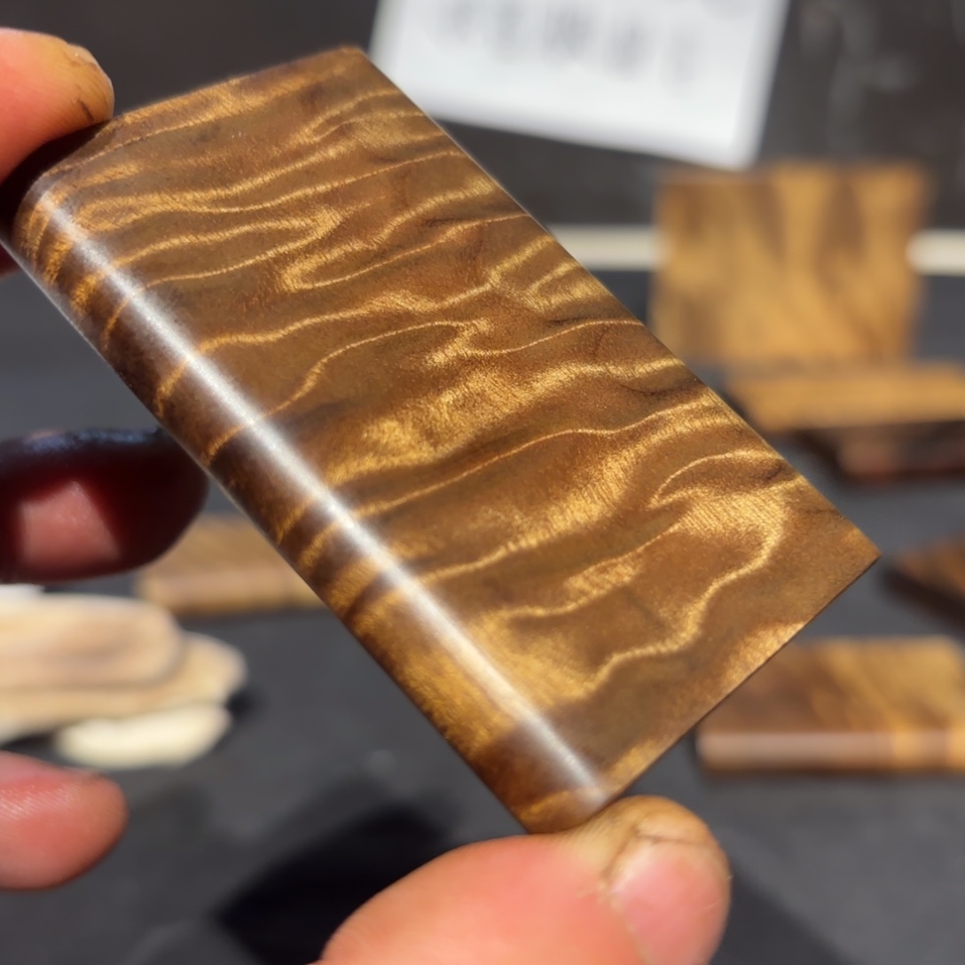 我***天金丝楠木无事牌一个