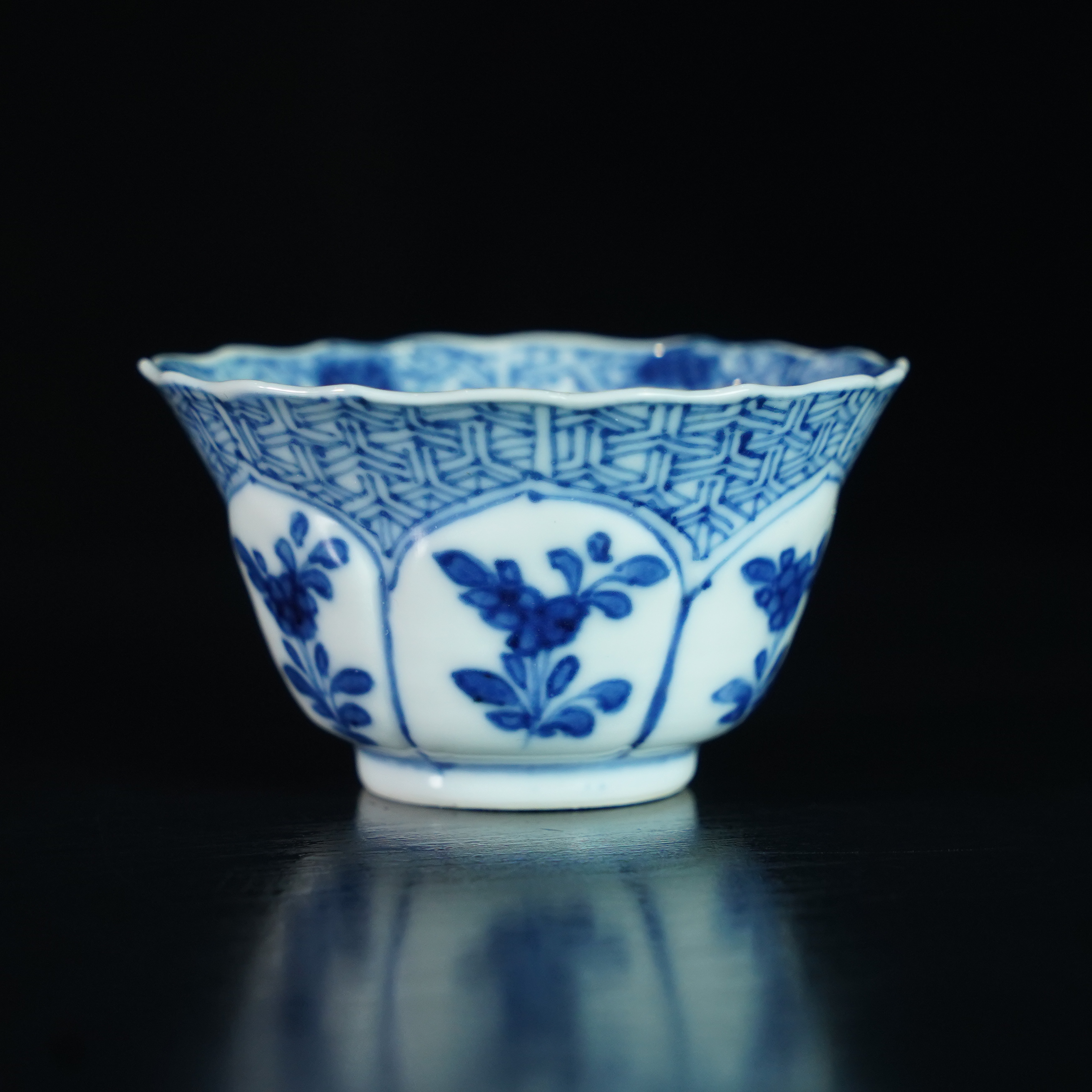 LABC250103025-1【十竹斋】清康熙锦上添花青花花口杯