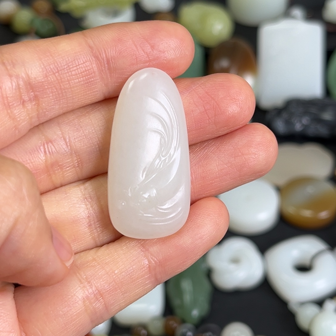 和田玉未镶嵌吊坠(赠链)