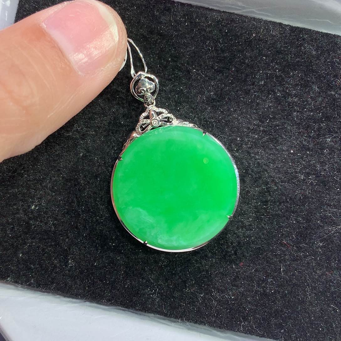 翡翠吊坠(赠链)18K金镶嵌