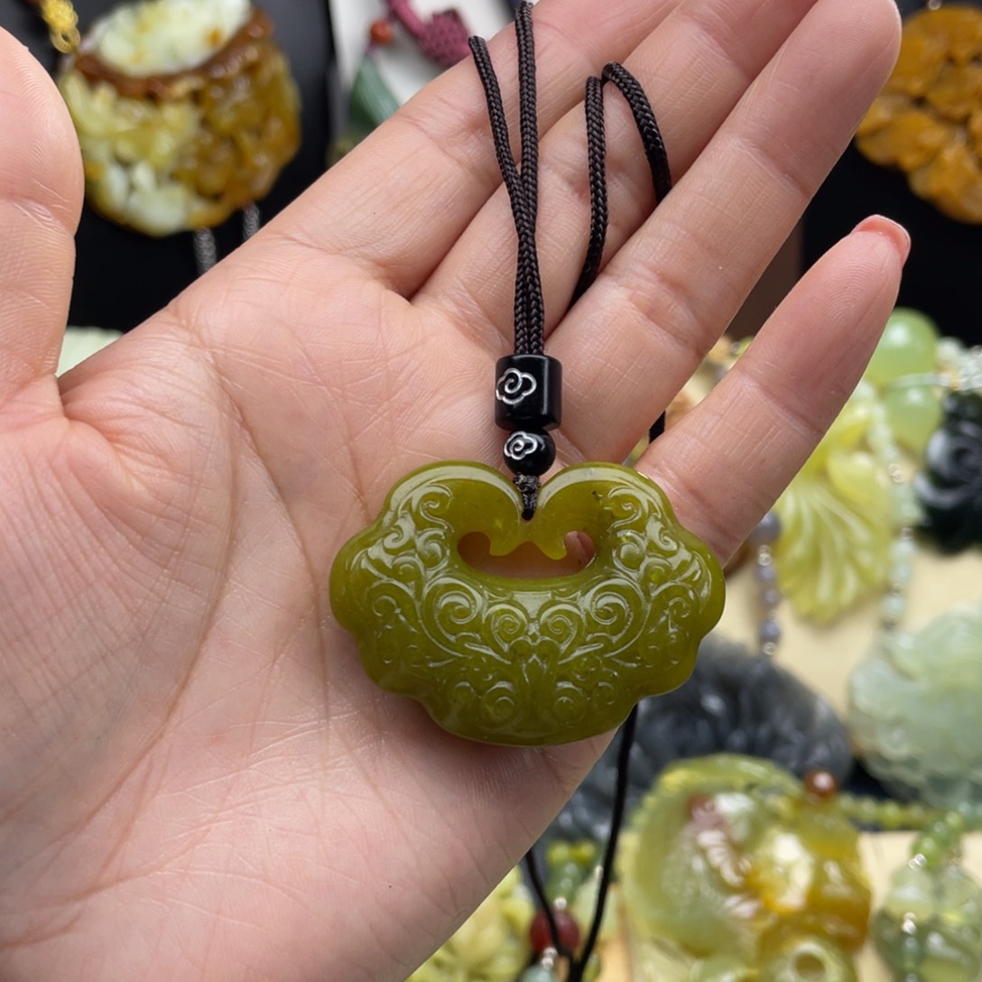 未镶嵌蛇纹石玉颈饰