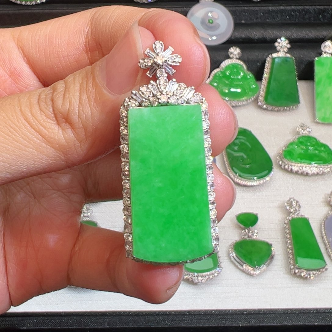 翡翠吊坠(不含链)18K金镶嵌