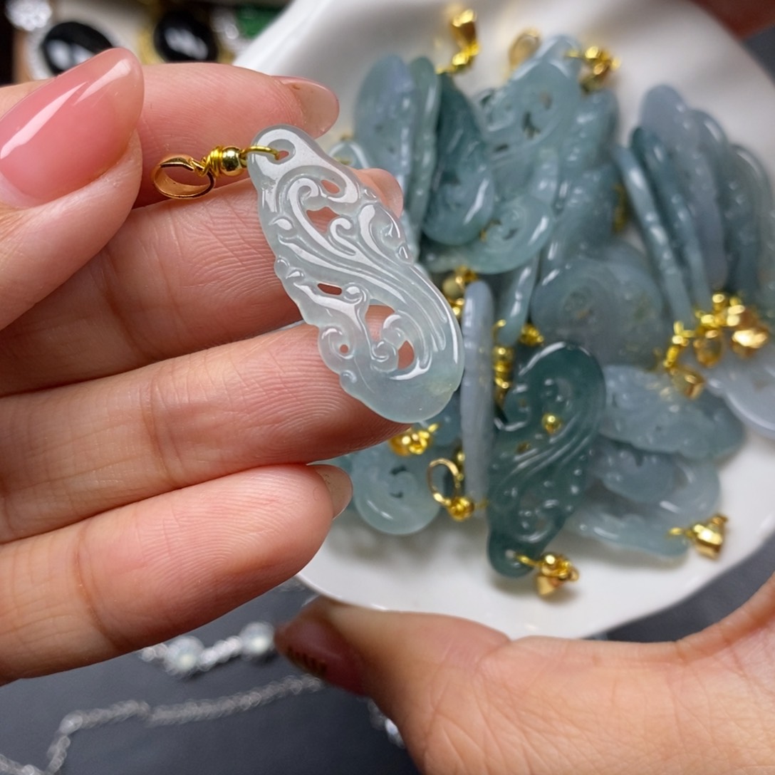 翡翠颈饰未镶嵌翡翠