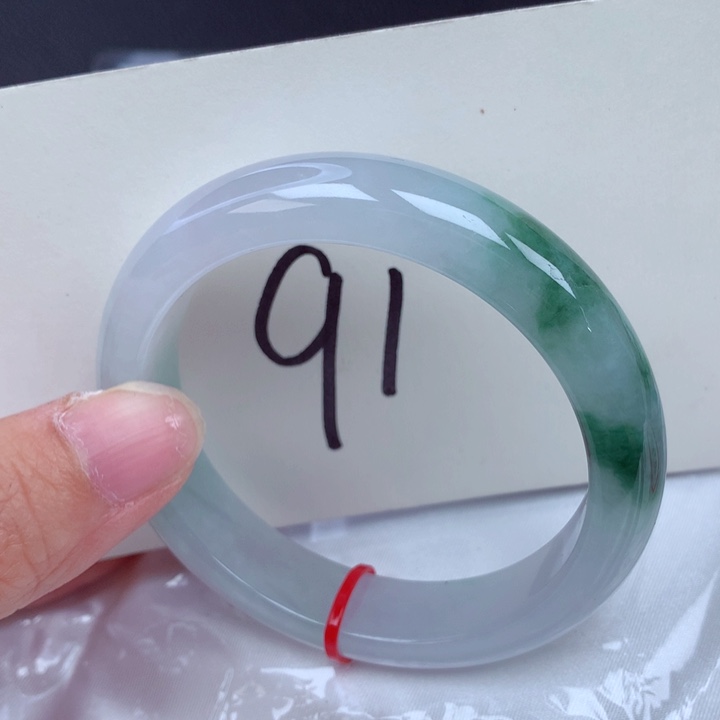 翡翠手镯未镶嵌翡翠