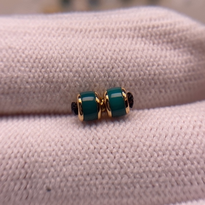 18K金镶嵌绿松石汉堡对珠4.6mmAA390