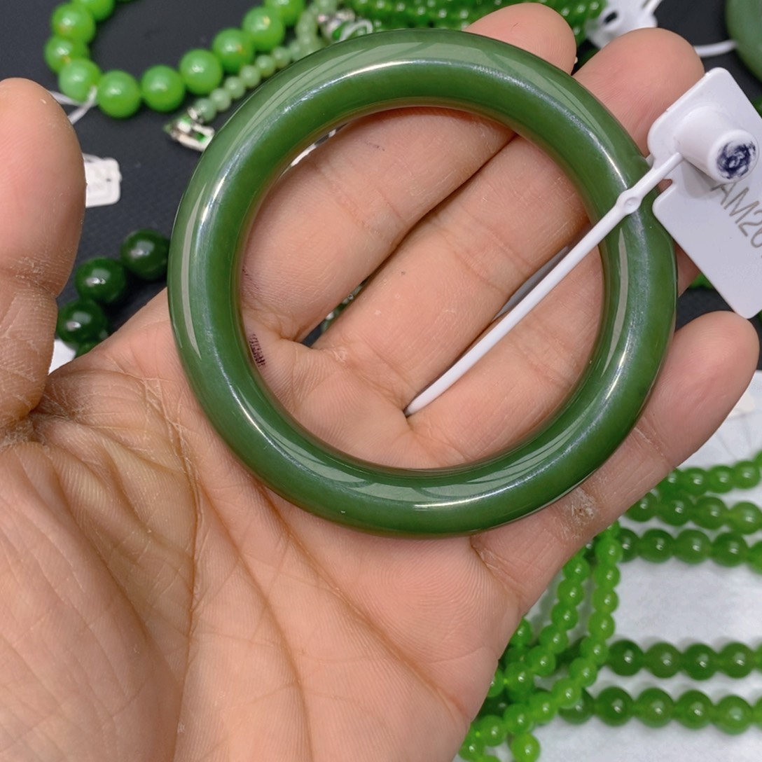 和田玉（碧玉）手镯未镶嵌精**待