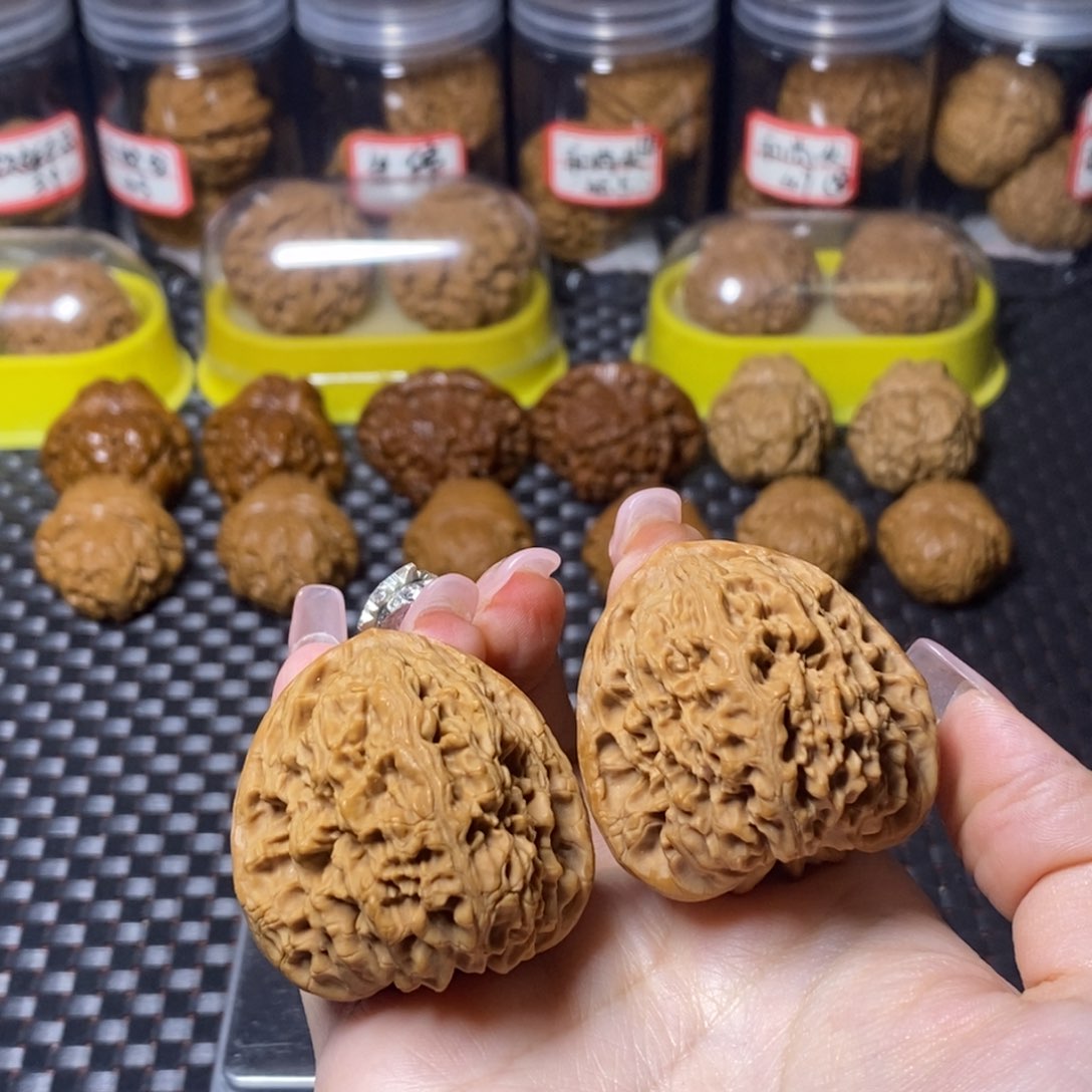 文玩核桃吊坠朵***呆南疆石