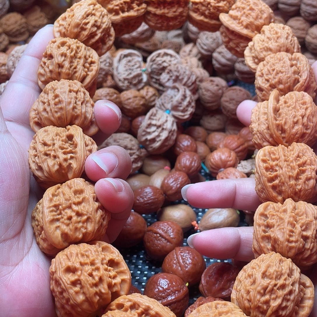 文玩核桃手串白狮子