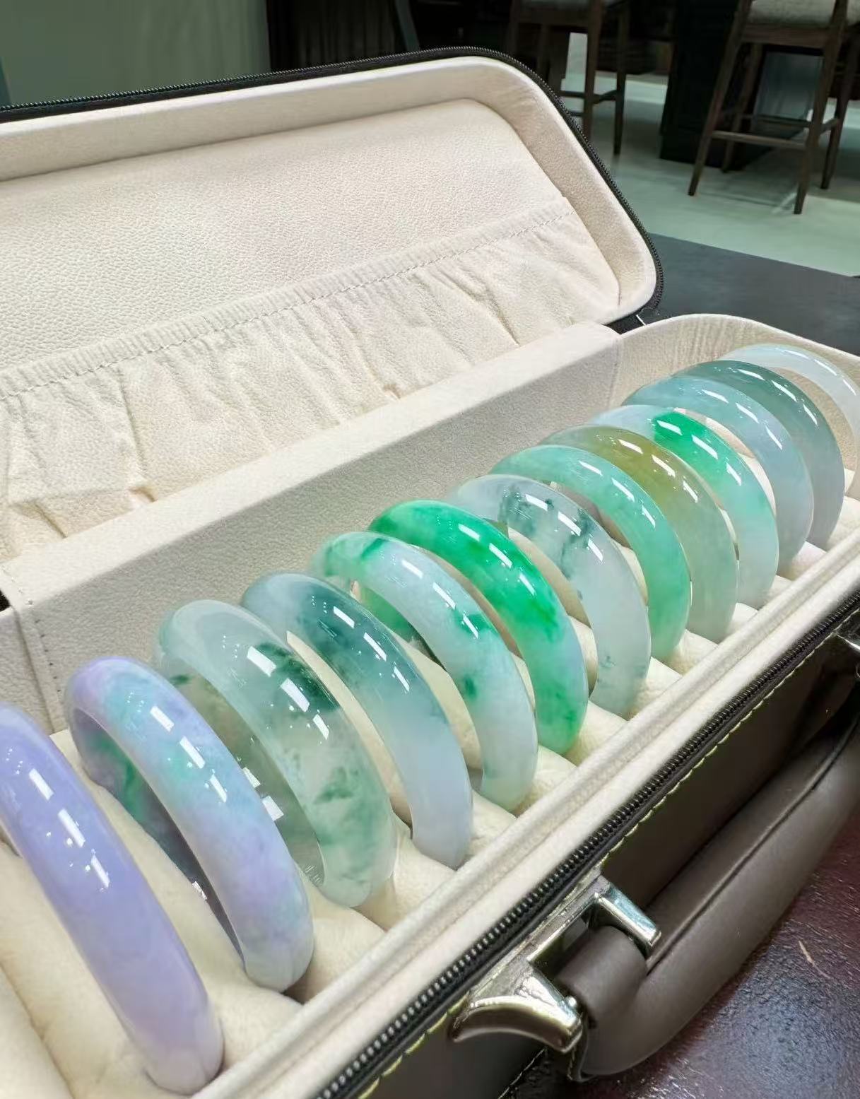 【佳佳】缅料时尚手镯多样性发其一