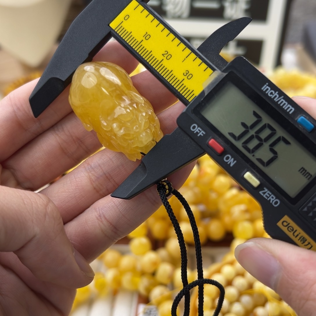 琥珀珠宝奇石未镶嵌