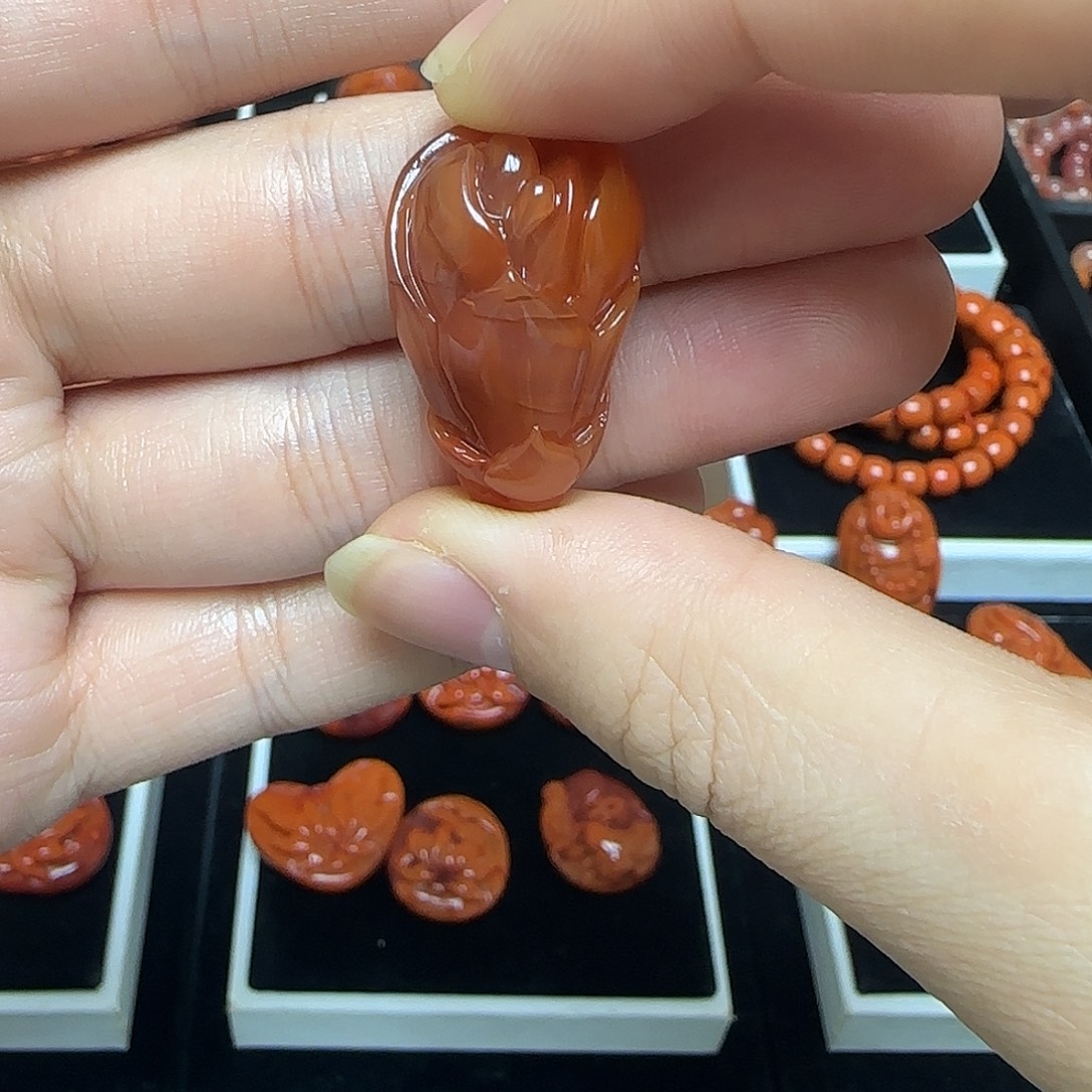 南红玛瑙未镶嵌颈饰