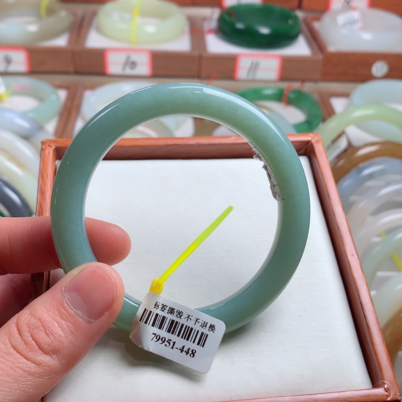 【闪购商品】和田玉手镯未镶嵌55.6