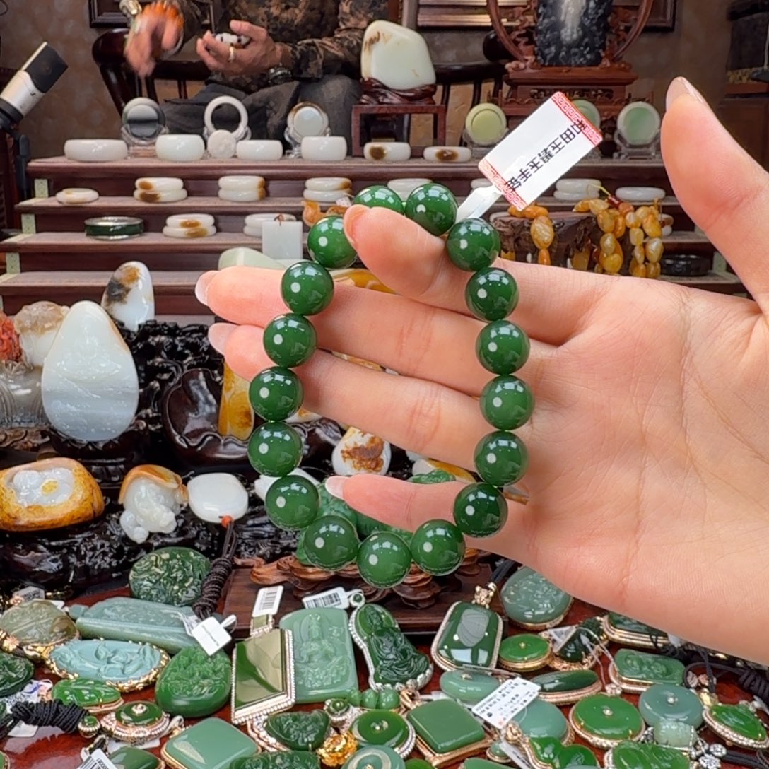 c***k和田玉（糖玉）未镶嵌手链