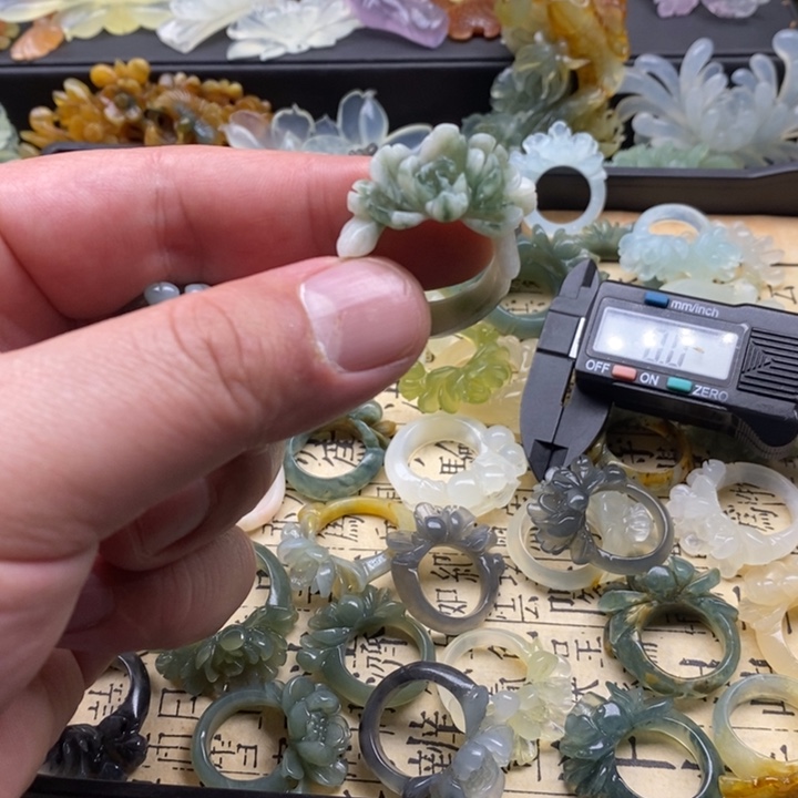 蛇纹石玉合金颈饰