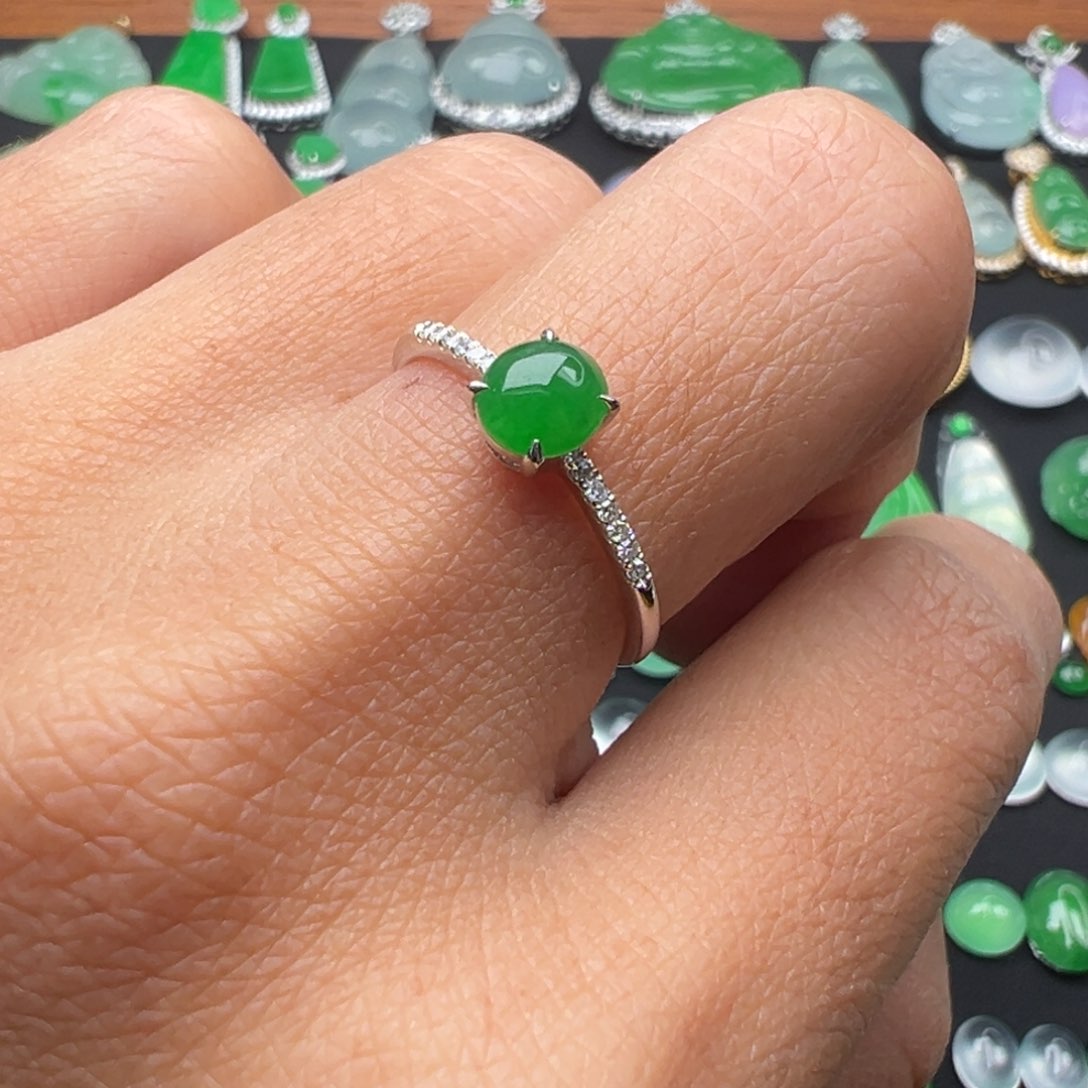 翡翠颈饰18K金镶嵌戒指