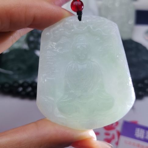 翡翠颈饰未镶嵌天然的A货翡翠