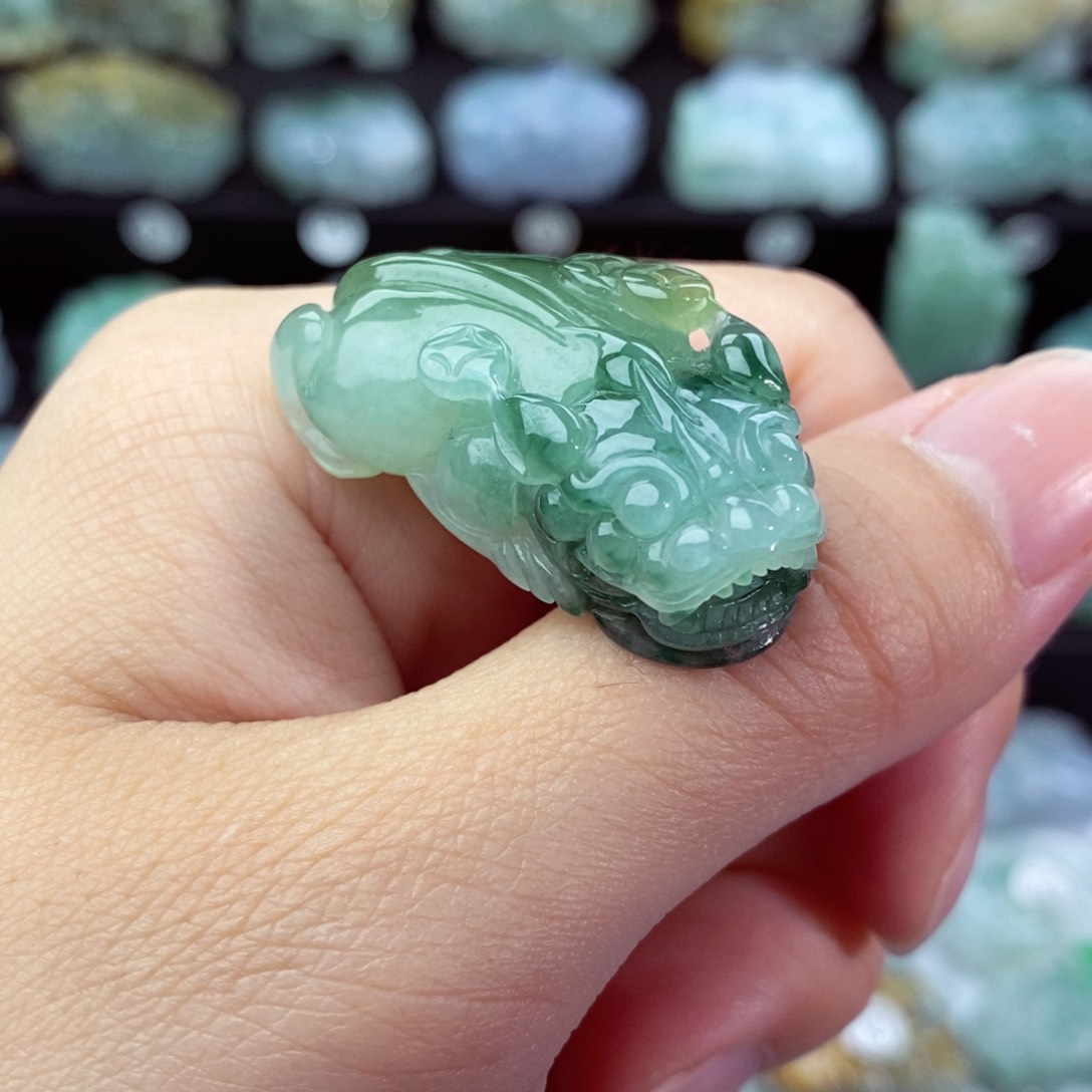 翡翠颈饰未镶嵌天然