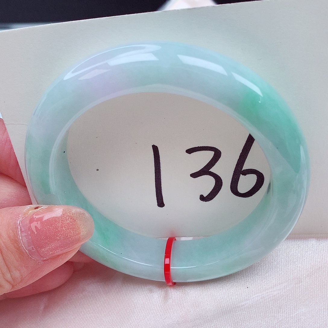 翡翠手镯未镶嵌翡翠