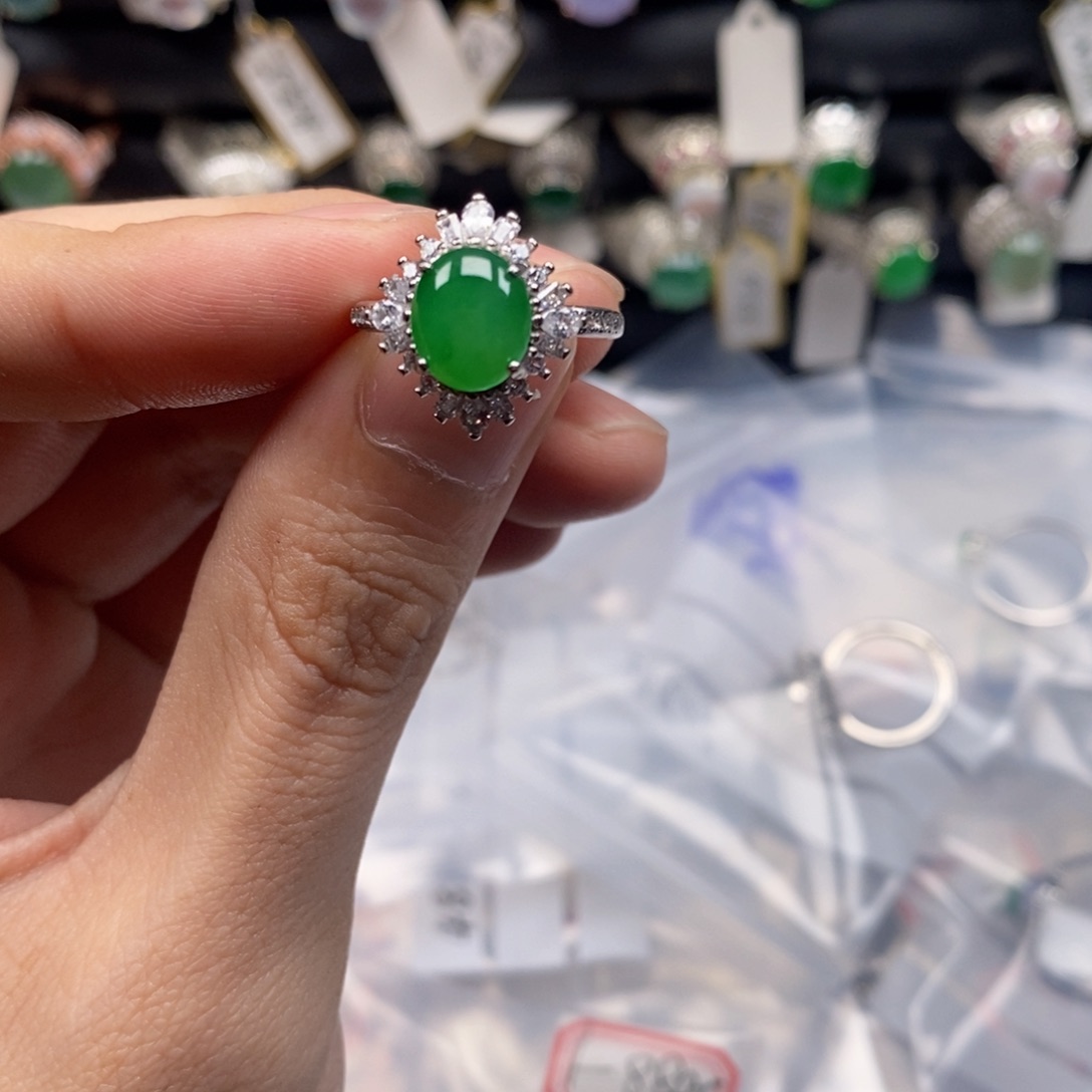 翡翠戒指银S925镶嵌美****绣天然缅甸翡翠a货