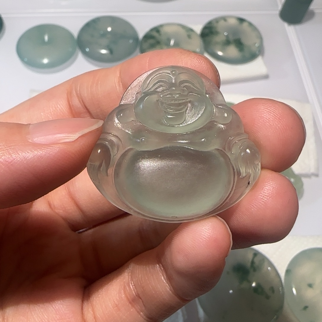 翡翠未镶嵌颈饰佛公