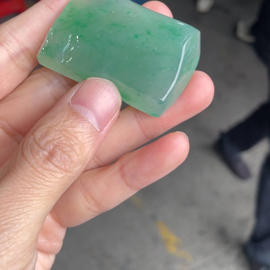 翡翠未镶嵌颈饰挂件