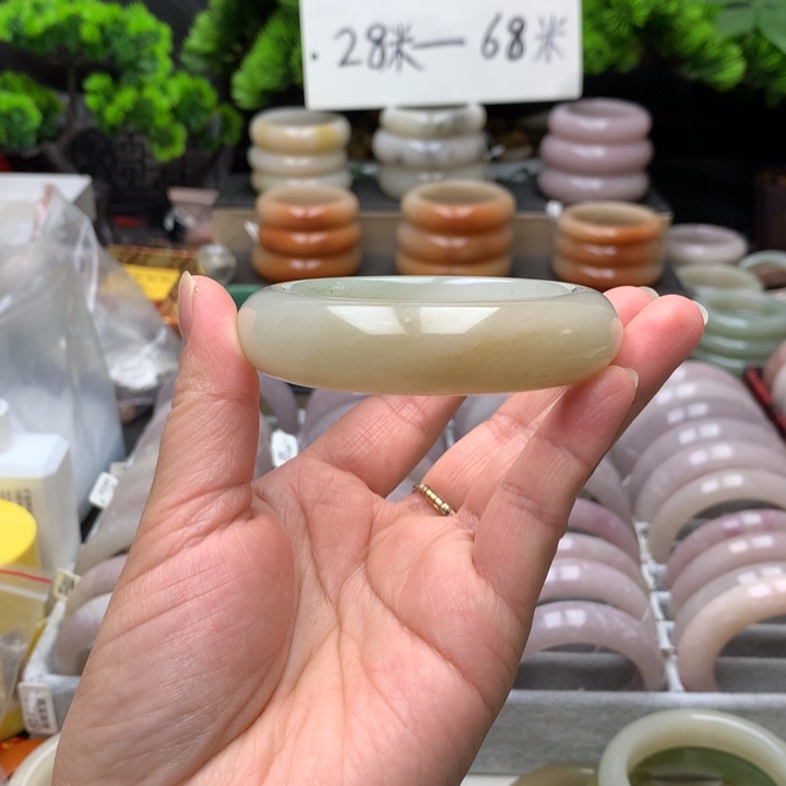 石英质玉（佘太翠）未镶嵌手镯56