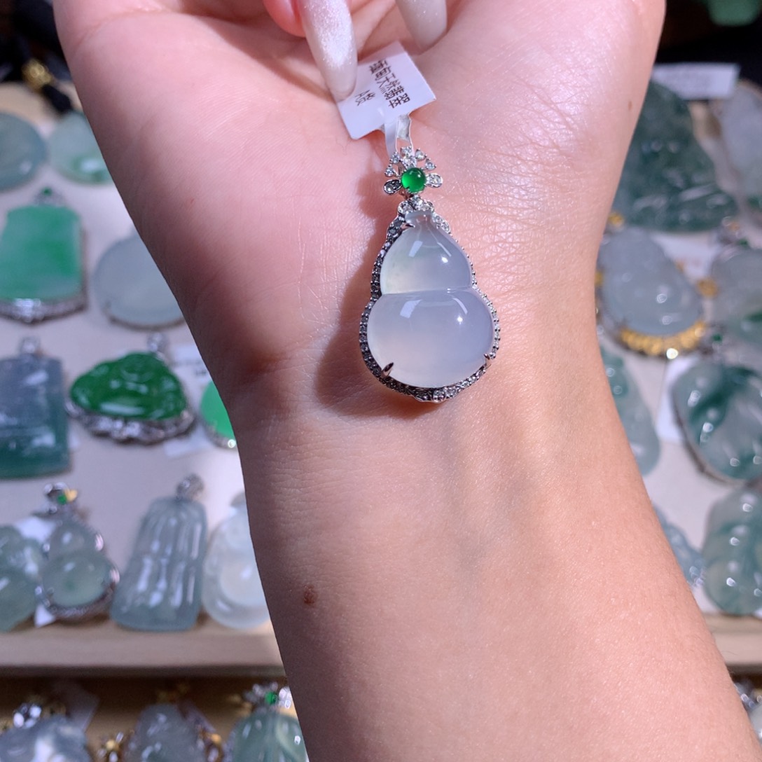 翡翠吊坠(不含链)18K金镶嵌