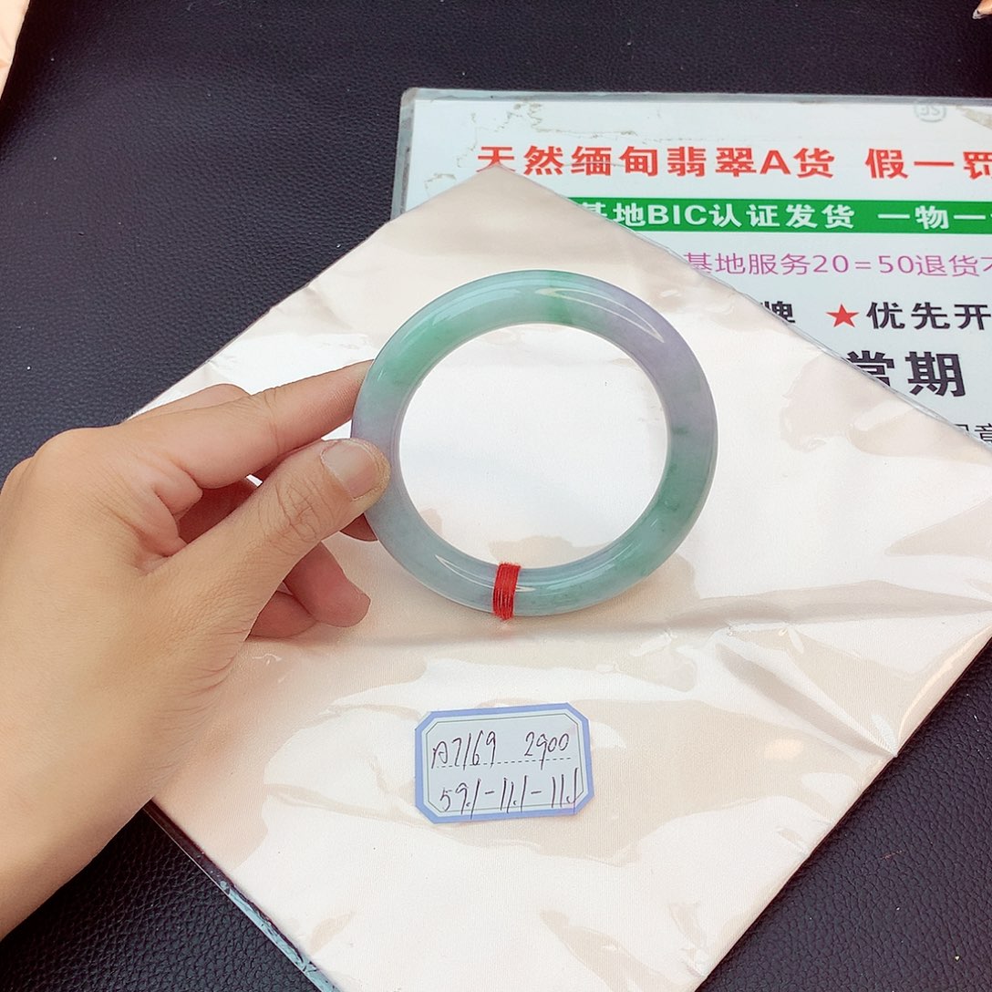 翡翠手镯未镶嵌翡翠