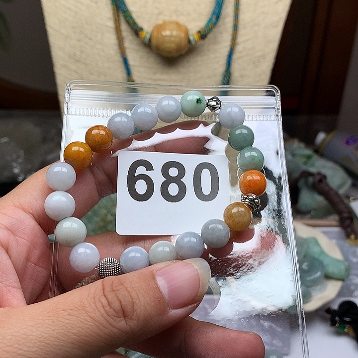 翡翠颈饰未镶嵌?****磊翡翠