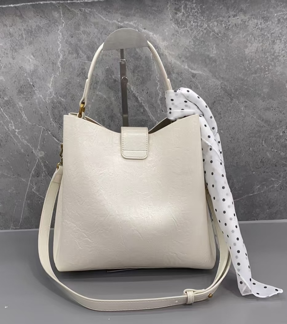 1号.新款女士单肩背包