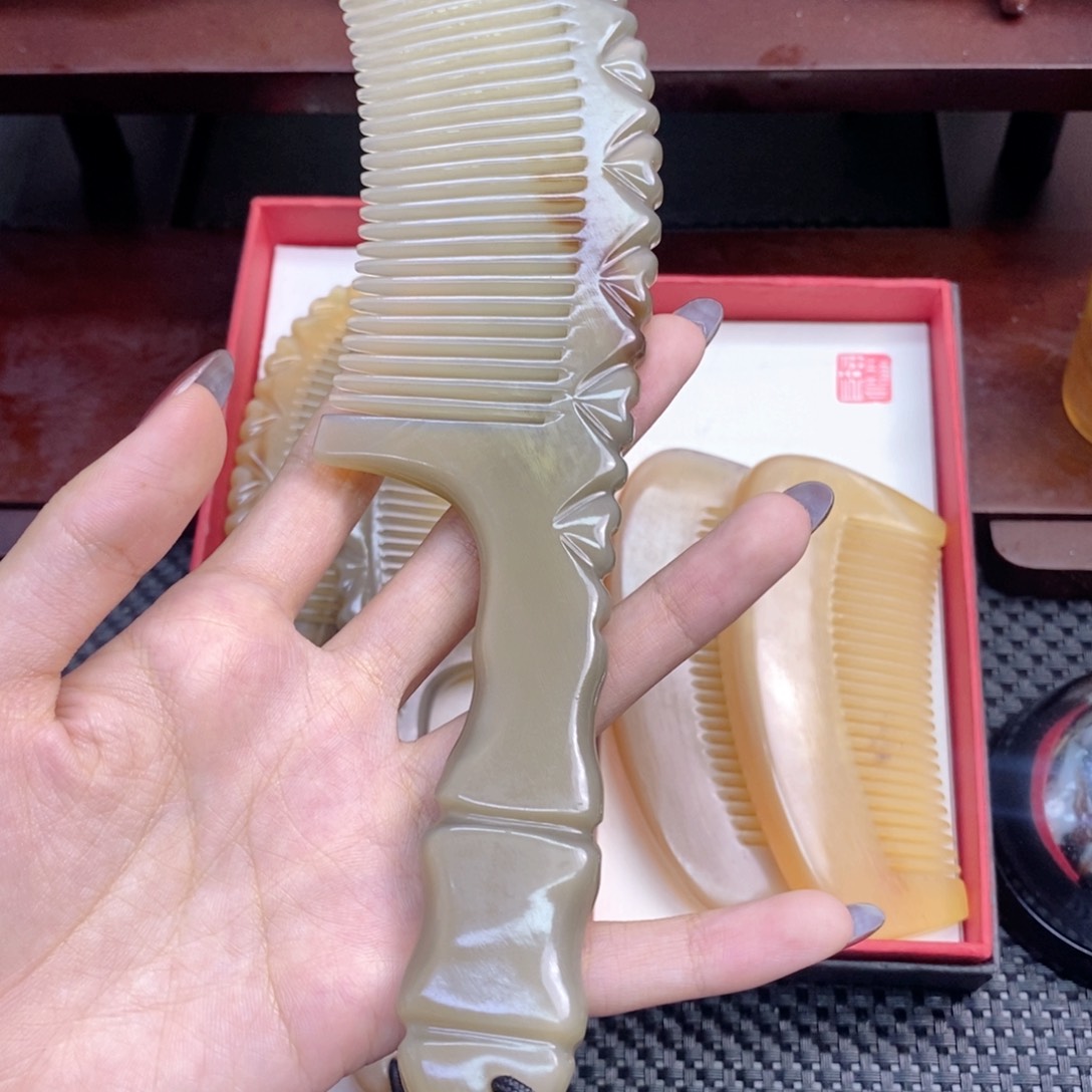 纯手工制作纯牛角梳子