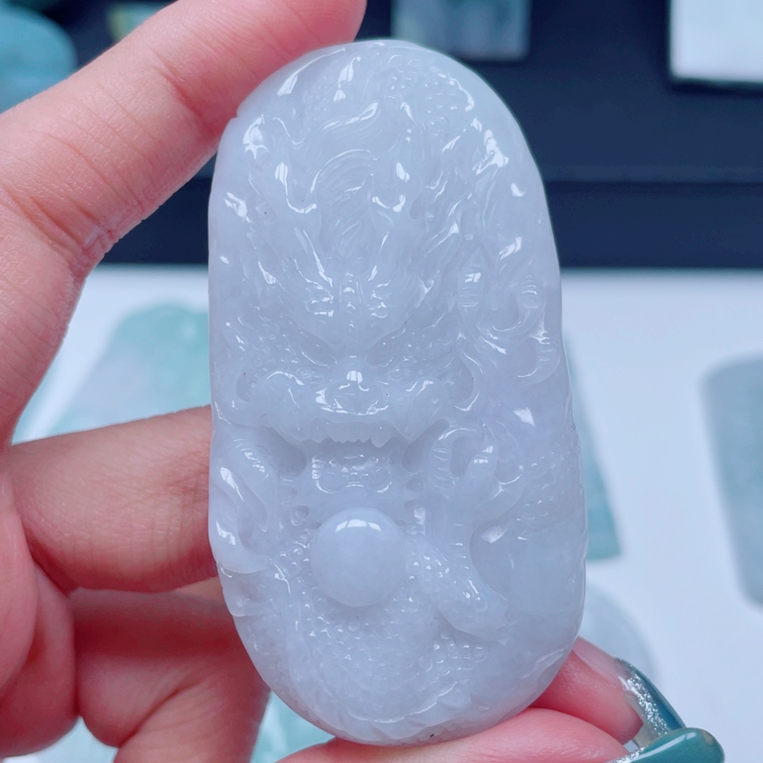 翡翠未镶嵌颈饰龙牌